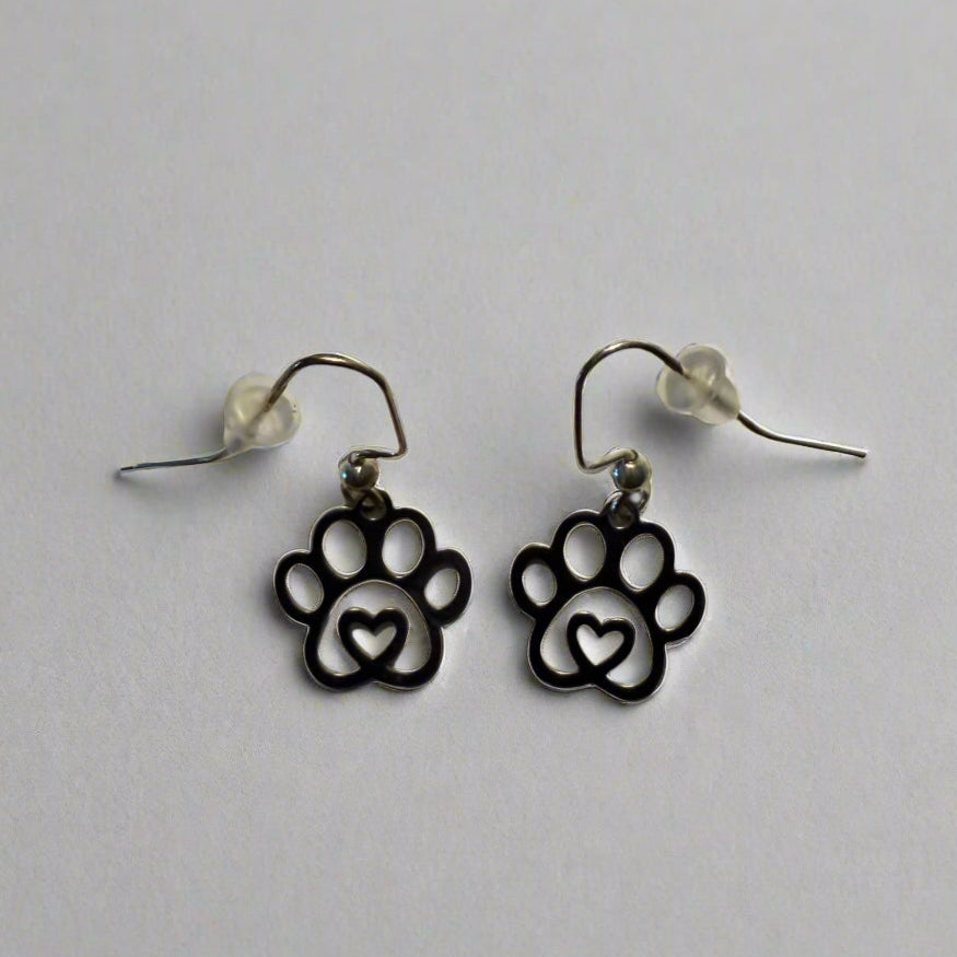 super cute paw print earrings with heart! Cat Show favourite, silver, easy to wear hook